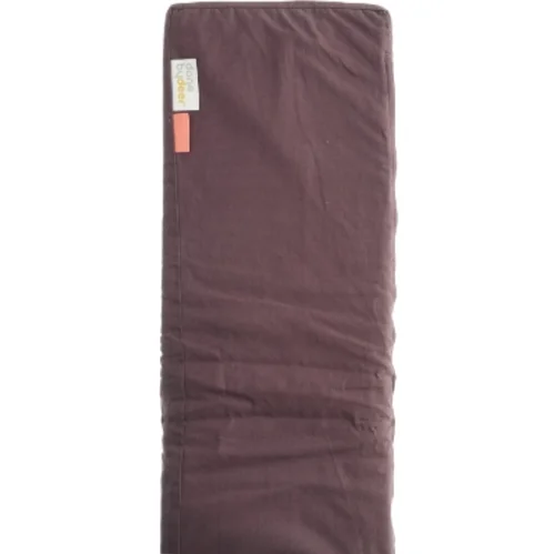 Mørkebrun sengerand fra Done By Deer (str. 30 x 350 cm)