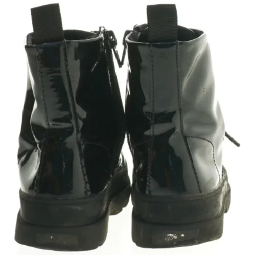 Støvler i lak til børn fra H&M (str. 31 )