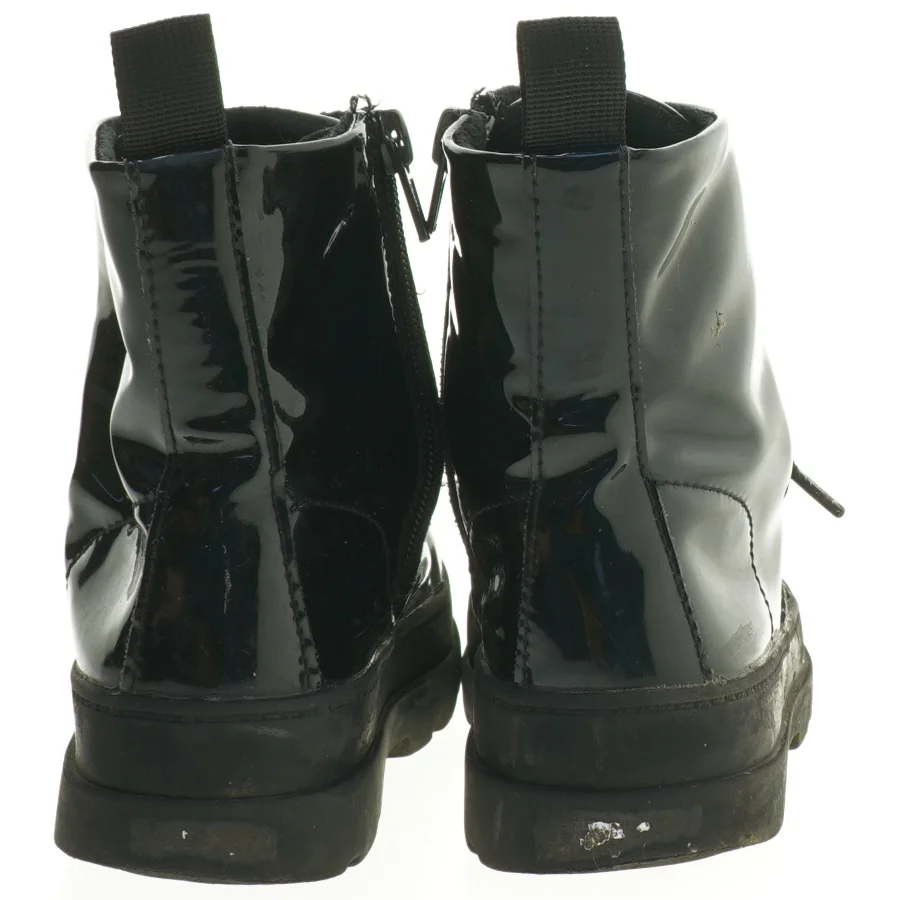 Støvler i lak til børn fra H&M (str. 31 )