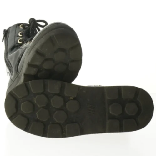 Støvler i lak til børn fra H&M (str. 31 )