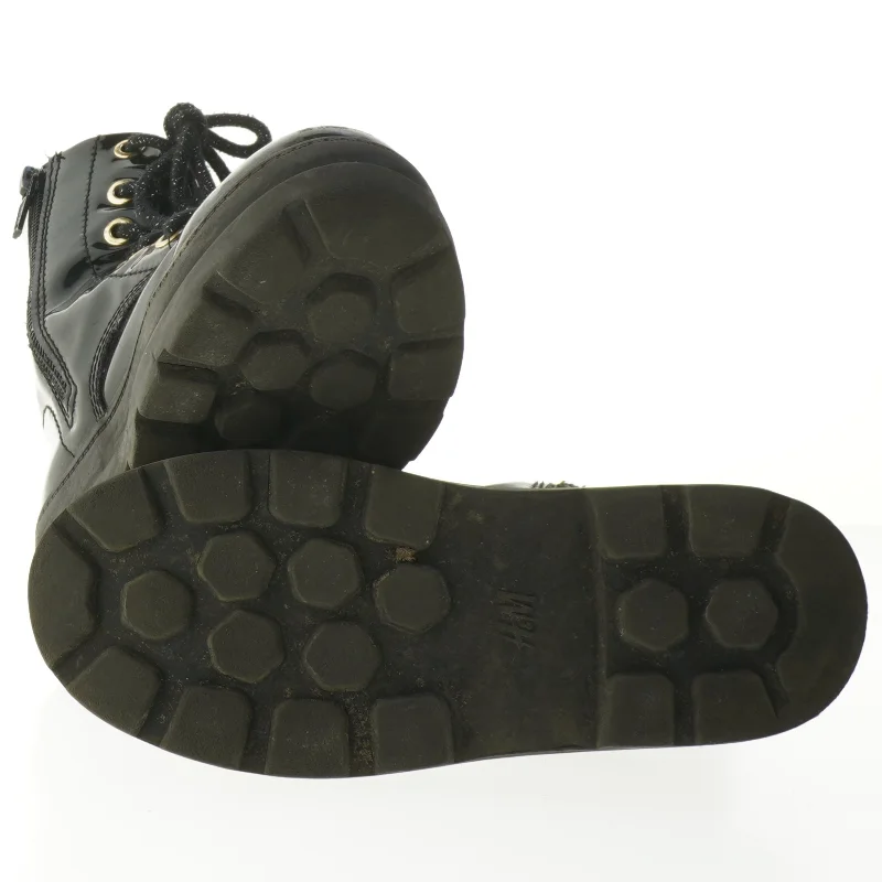 Støvler i lak til børn fra H&M (str. 31 )