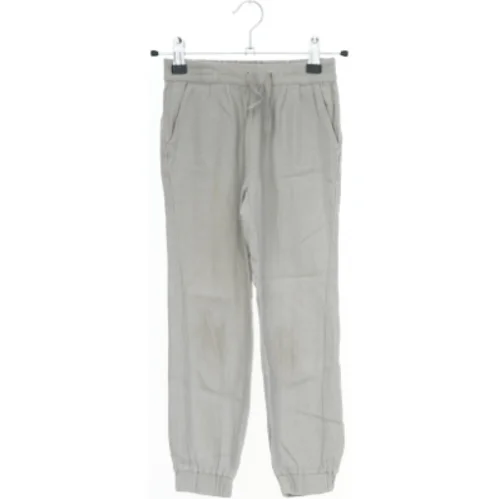 Grå bukser til børn fra H&M (str. 110)