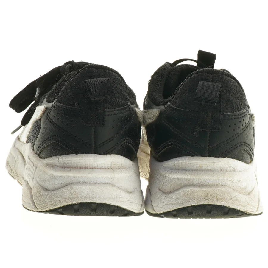 Sorte sneakers fra Puma (str. 38 )