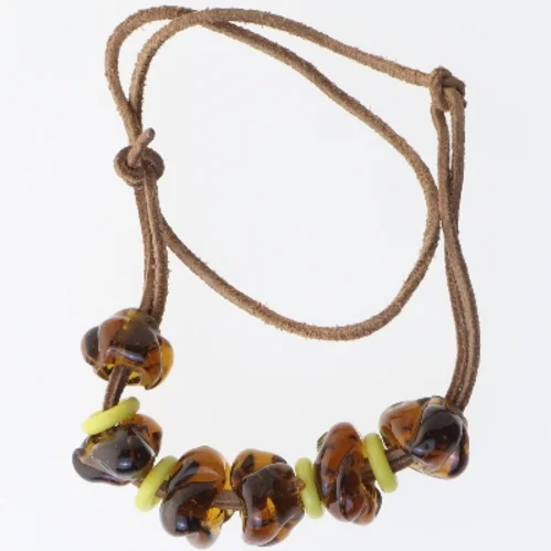 Halskæde med glasperler (str. 60 cm)