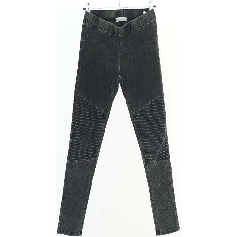 Sort jegging med syninger fra H&M (str. 158)