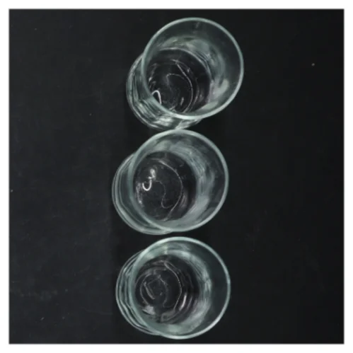 Sæt af 3 glas (str. 8 cm. 3 styk)