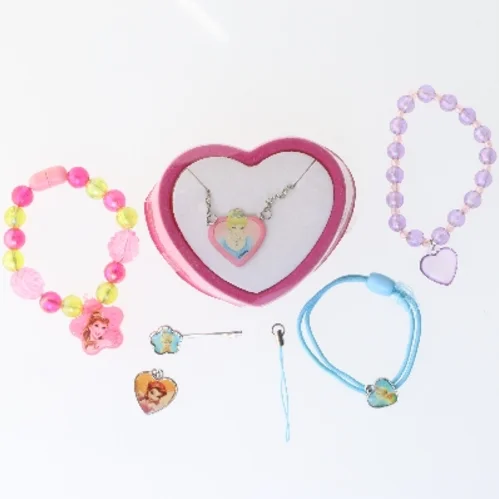 Smykkesæt med armbånd og halskæde (str. armbånd ø 6-8 cm cm)