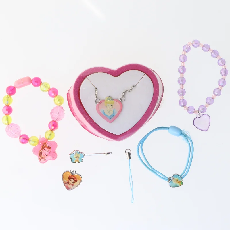 Smykkesæt med armbånd og halskæde (str. armbånd ø 6-8 cm cm)