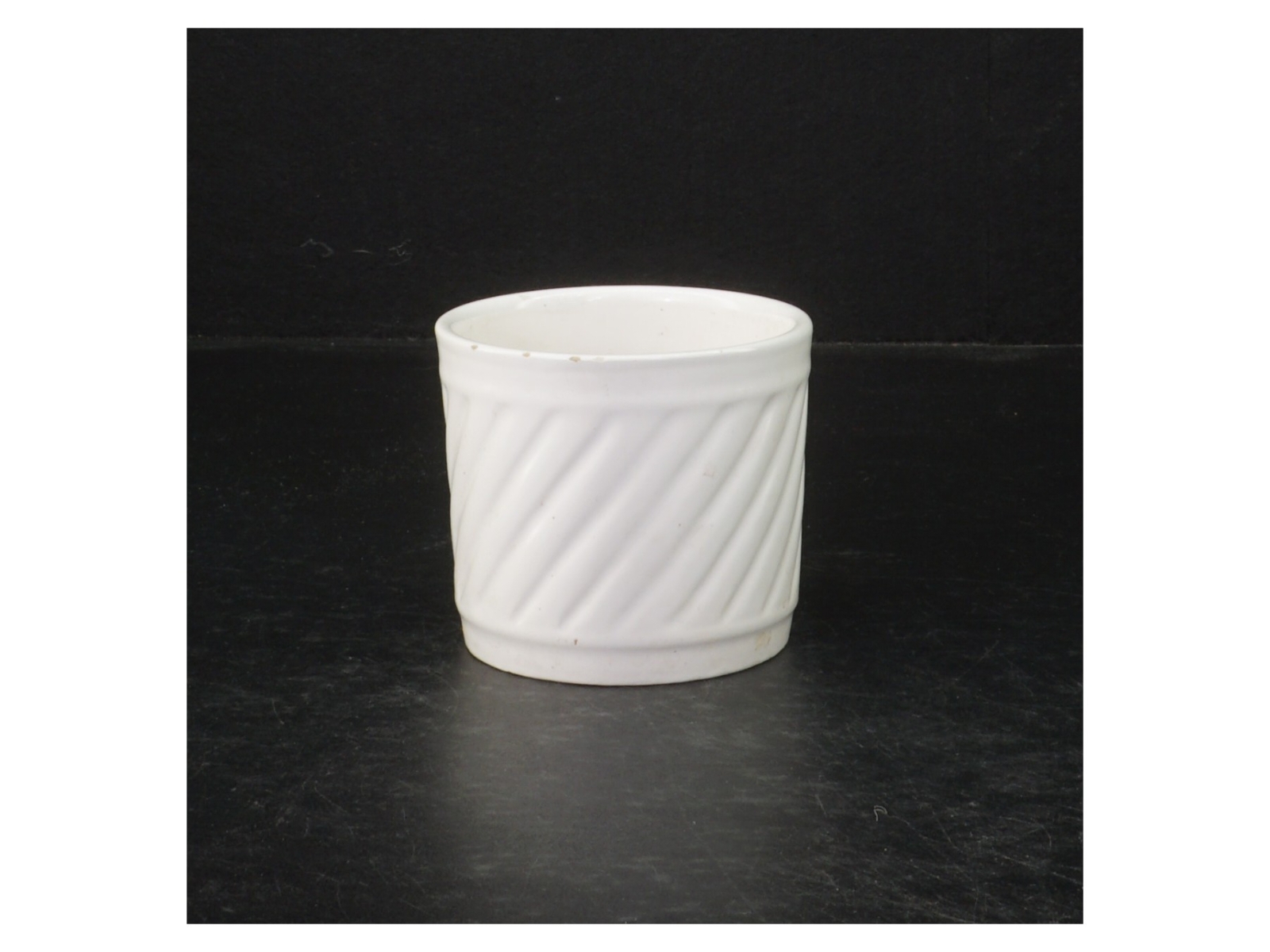 Brugt hvid porcelænskrukke (str. Ø. 7,5 cm)