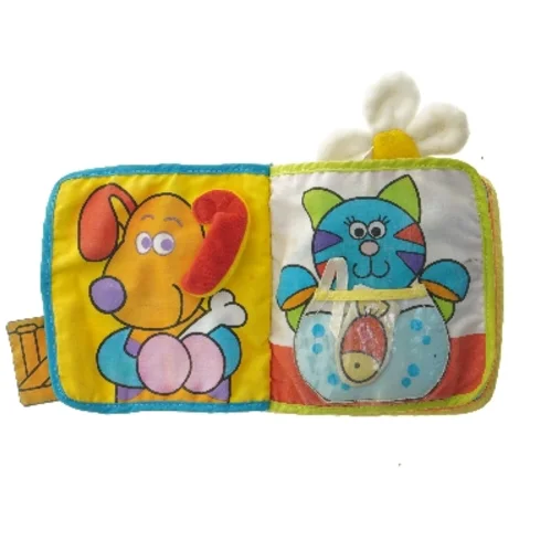 Stofbabybog med blomst (str. 13x13 cm)