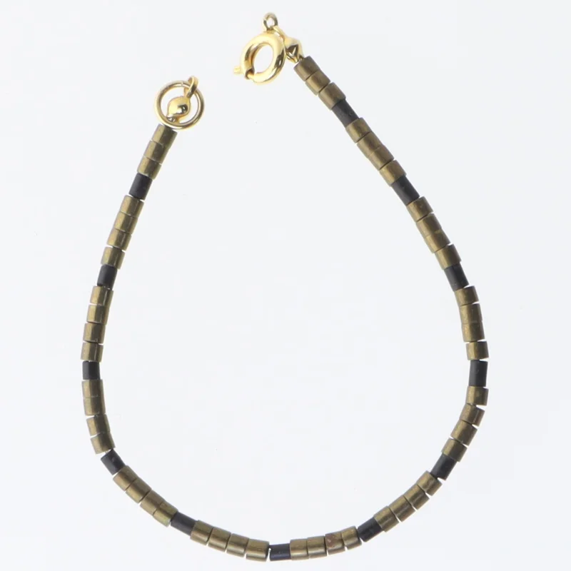 Perlearmbånd med guldspænde (str. 19 cm)