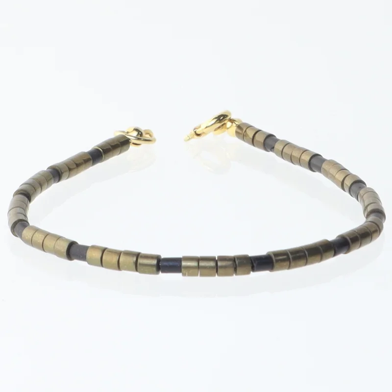 Perlearmbånd med guldspænde (str. 19 cm)