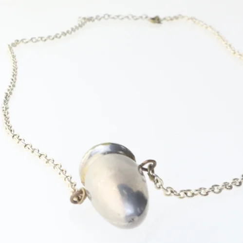 Halskæde med vedhæng (str. 72 cm)