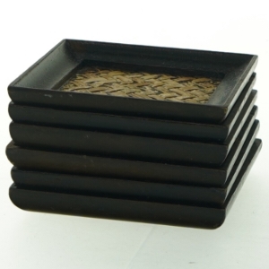 Sæt med seks fletdekorerede bordskånere (str. 10x10 cm)