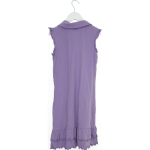 Lilla kjole med flæsedetaljer fra Poco Piano (str. 134)