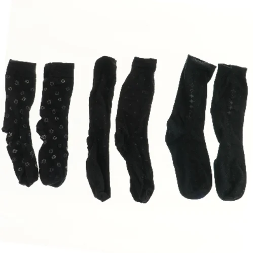 Sæt af sorte sokker (str. ca. 34 cm)