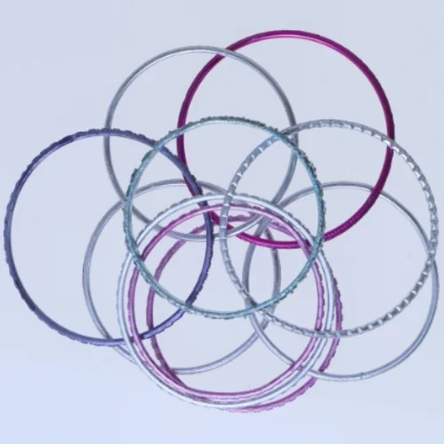 Farverige armbånd (str. 6,5 cm)