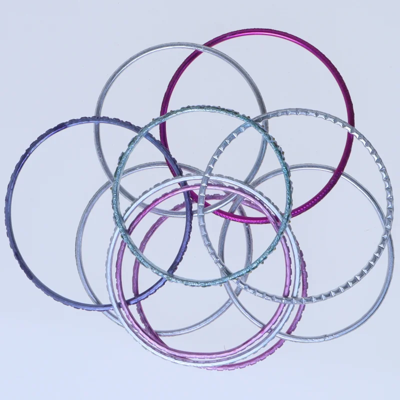 Farverige armbånd (str. 6,5 cm)