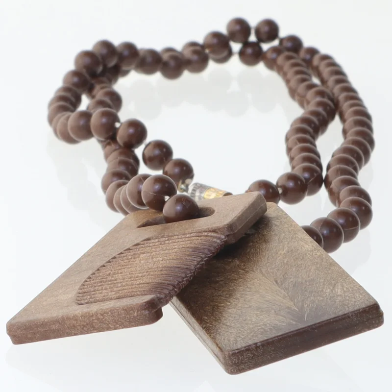 Halskæde med vedhæng (str. 60 cm)