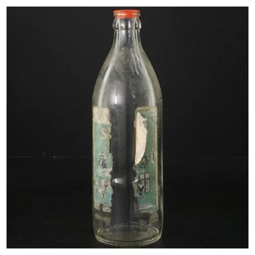 Gammel flaske med etiket (str. 22x6 cm)