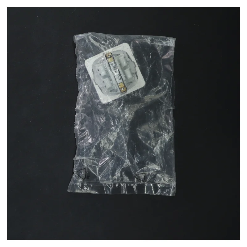 Kvadratisk vægstik (str. 5x5 cm)