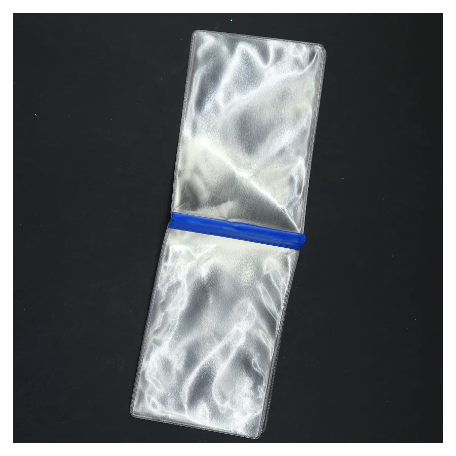 Transparent plastpose med blå kant (str. 13,5x8,5 cm)