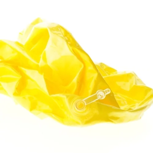 Gul oppustelig badebold fra Københavns Lufthavn (str. Ø 27 cm)