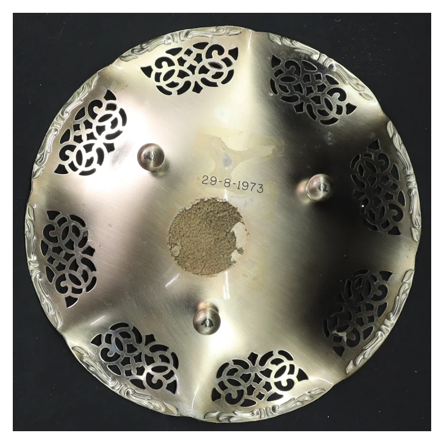 Dekorativ skål i sølvfarve (str. 14x2 cm)