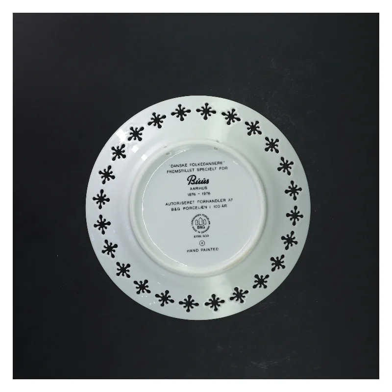 Dekorativ tallerken med danske folkedansere fra Bing Og Grøndal (str. Ø 22 cm)