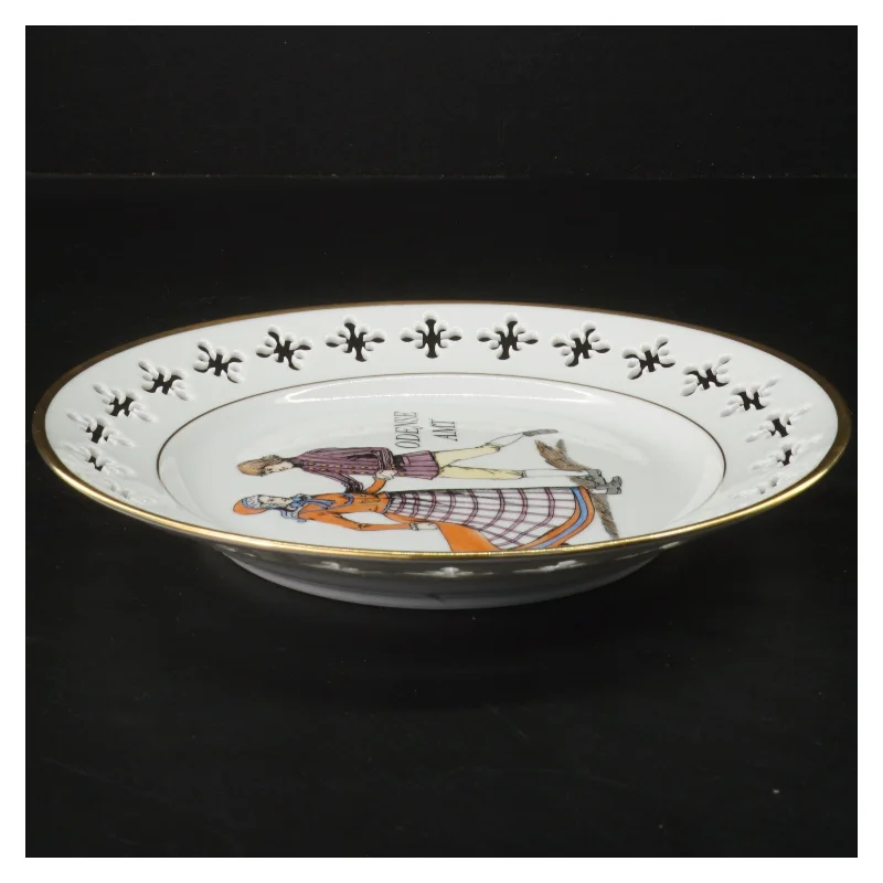 Dekorativ tallerken med danske folkedansere fra Bing Og Grøndal (str. Ø 22 cm)