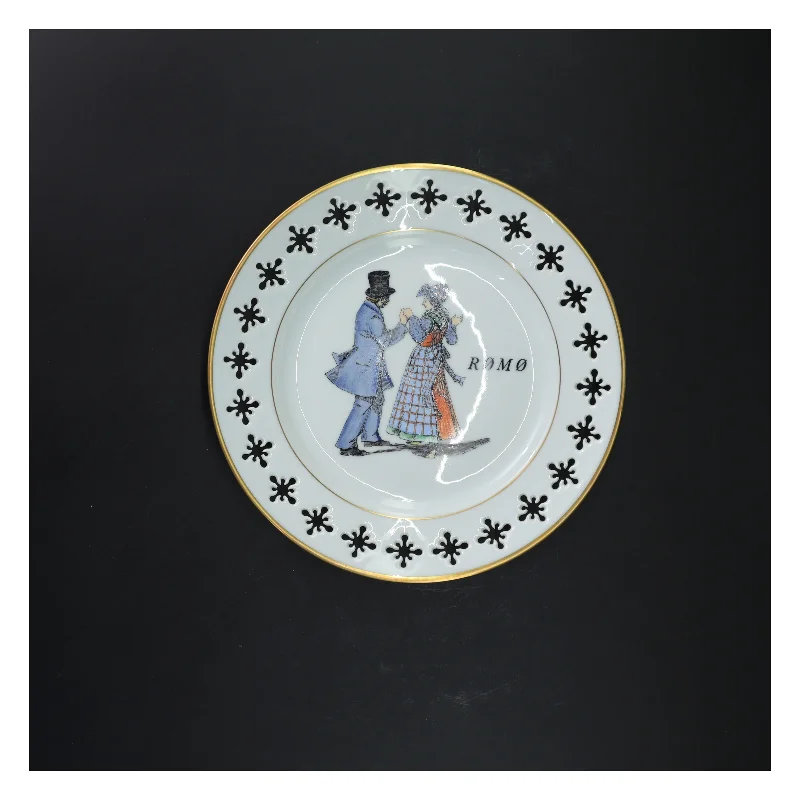 Porcelænsfad med dansepar motiv fra Bing & Grøndahl (str. Ø 22 cm)