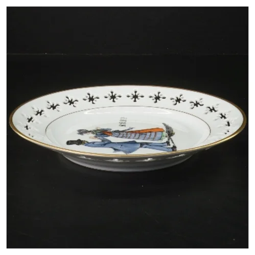 Porcelænsfad med dansepar motiv fra Bing & Grøndahl (str. Ø 22 cm)