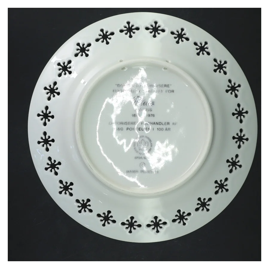 Dekorativ tallerken med Hedelbo Egnen motiv fra Bing Og Grøndal (str. Ø 22 cm)