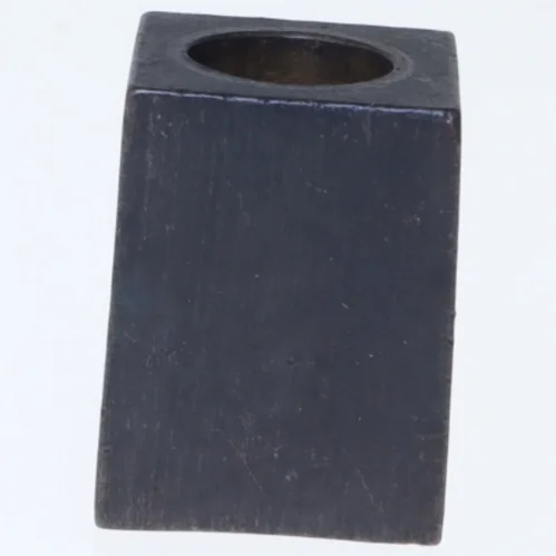 Lille sort holder til stearinlys (str. 3,5x2,7x2,7 cm)