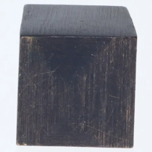 Lille sort holder til stearinlys (str. 3,5x2,7x2,7 cm)