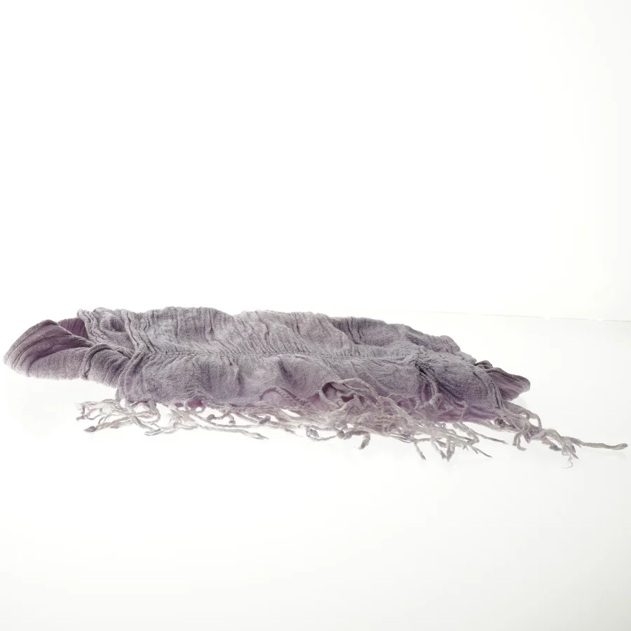 Tørklæde i lilla nuance (str. 30 x 180 cm)