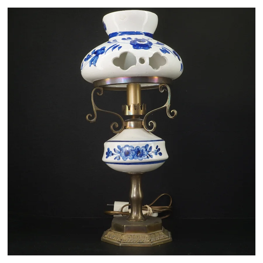 Antik bordlampe med porcelænsskærm (str. 41 cm)