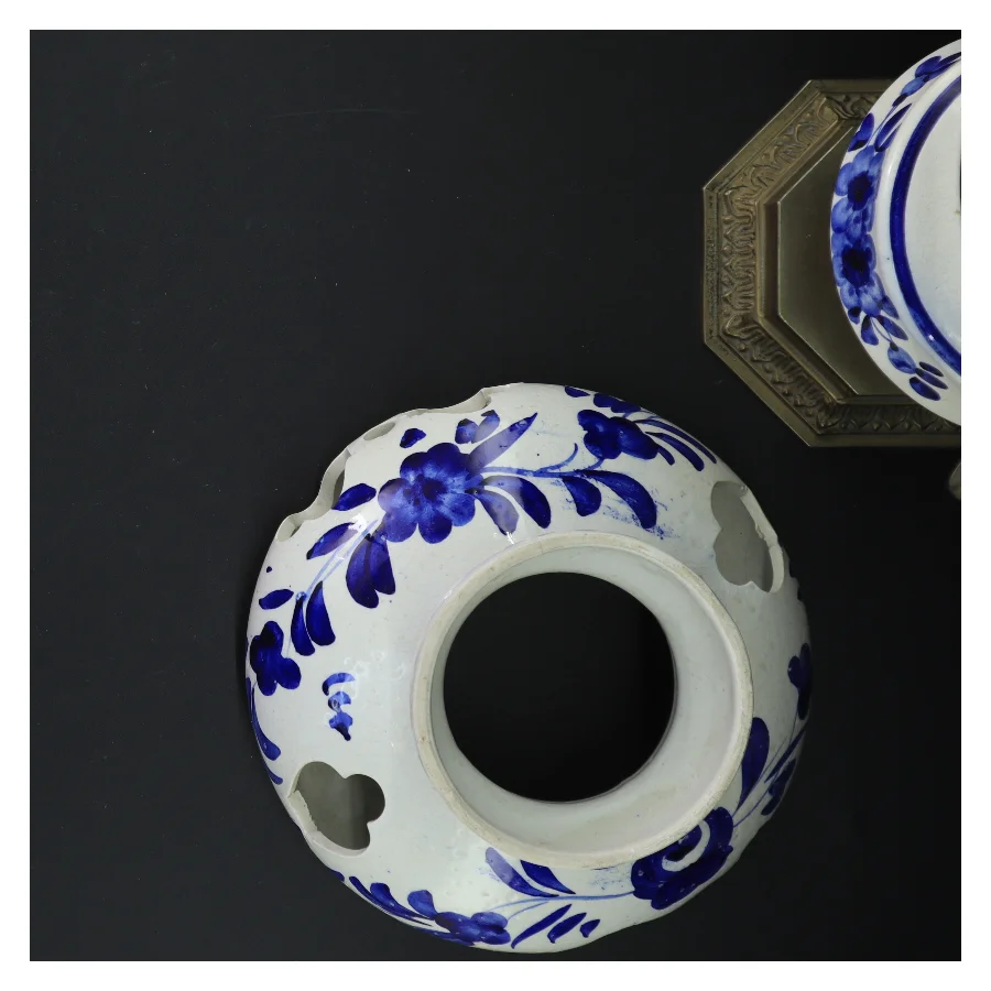 Antik bordlampe med porcelænsskærm (str. 41 cm)