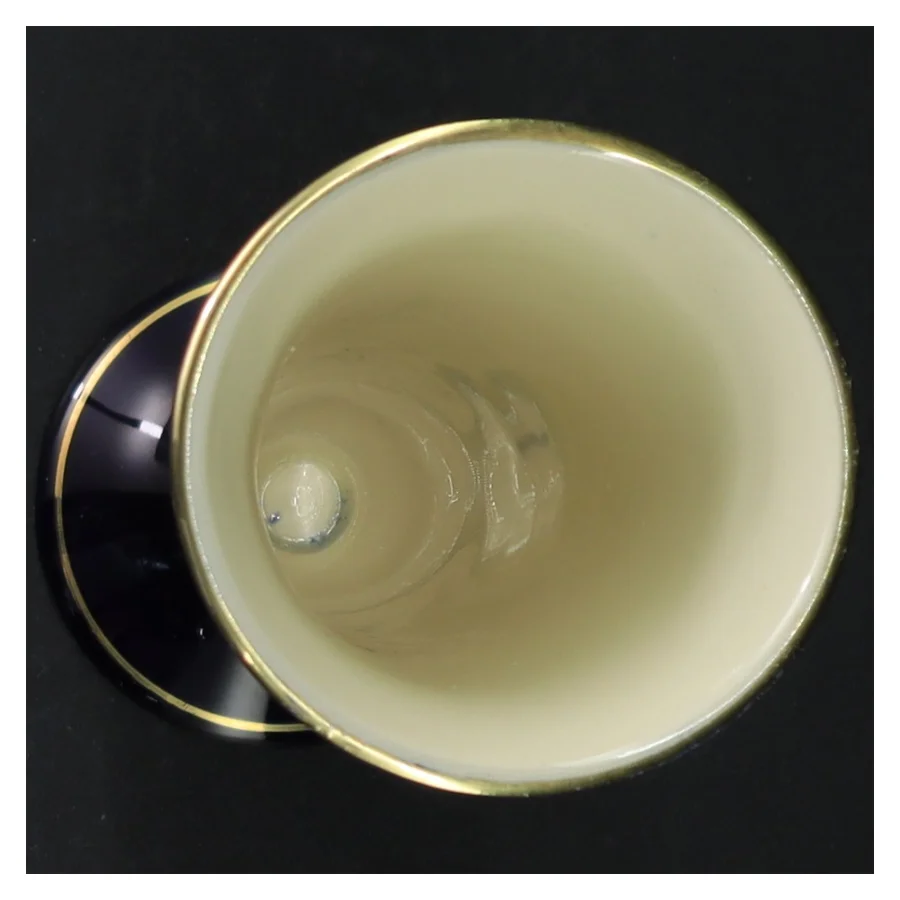 Porcelænsvase med guldmotiv (str. 18 cm)