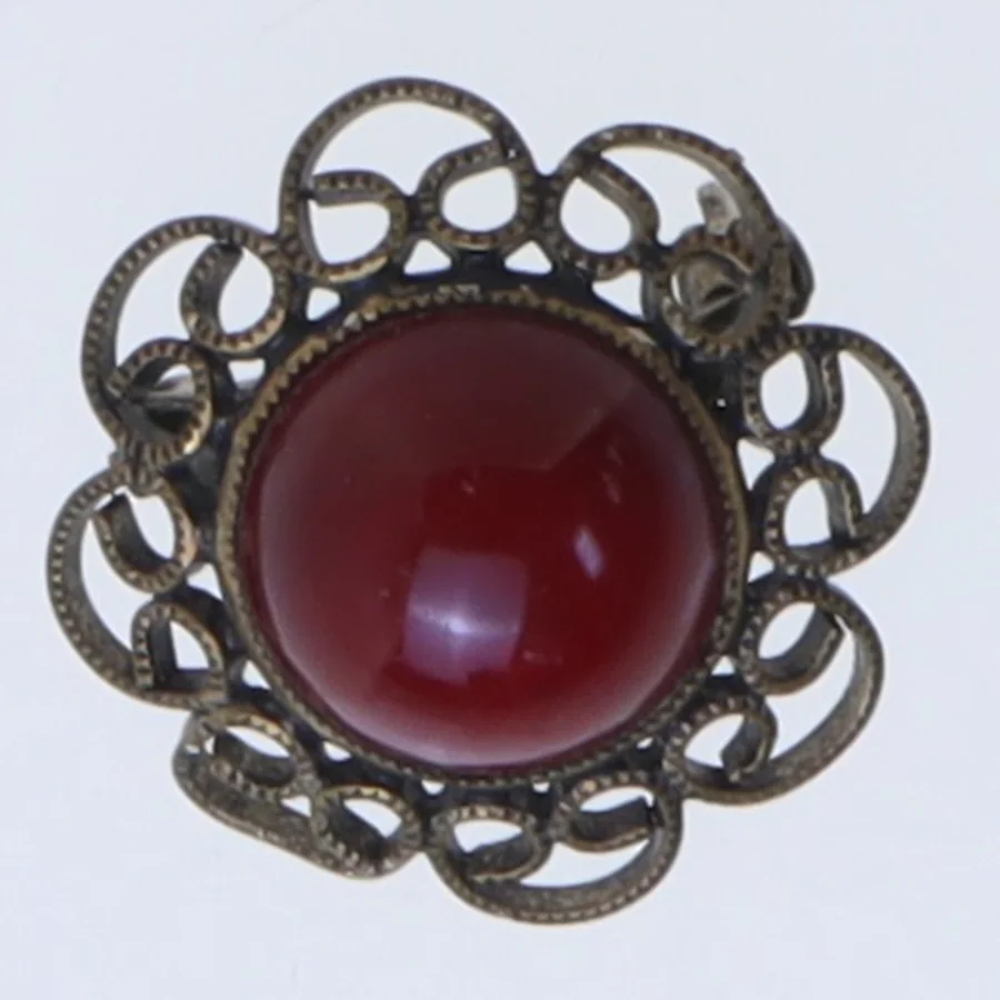 Vintage broche med rød sten (str. 3 cm)