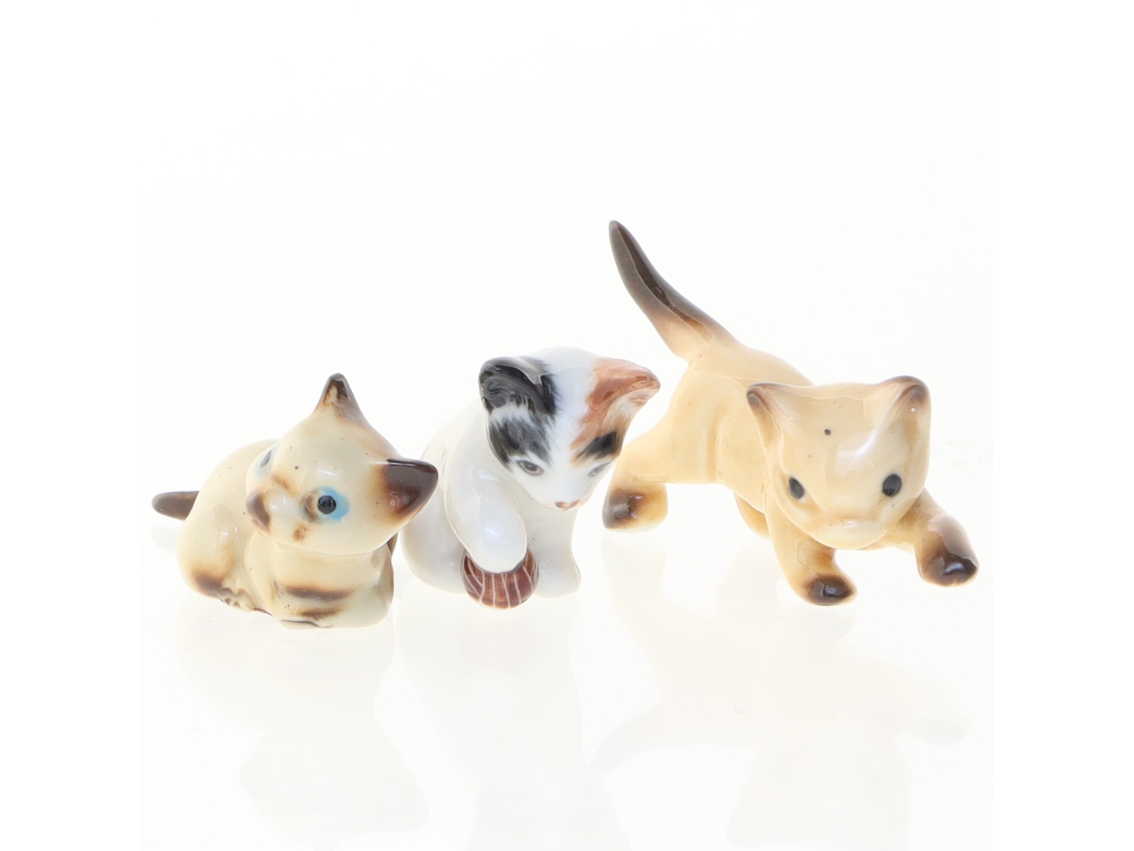 Porcelænsfigurer af katte (str. 7 cm)
