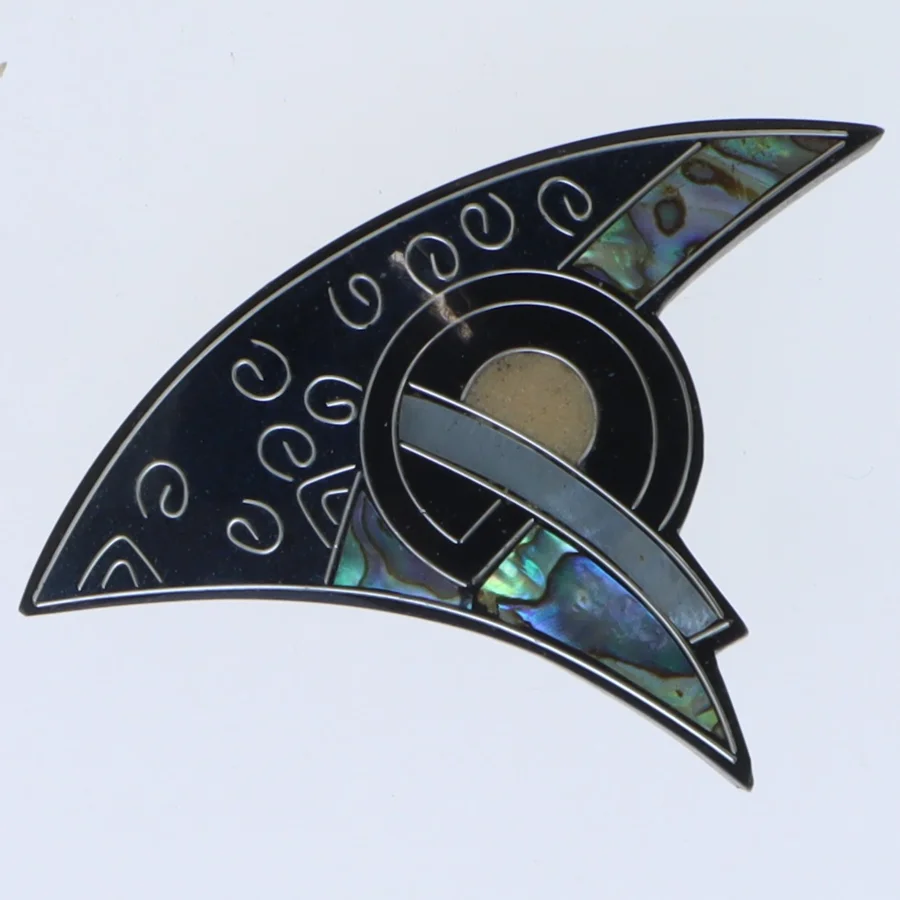 Dekorativ broche (str. 8x5,5 cm)