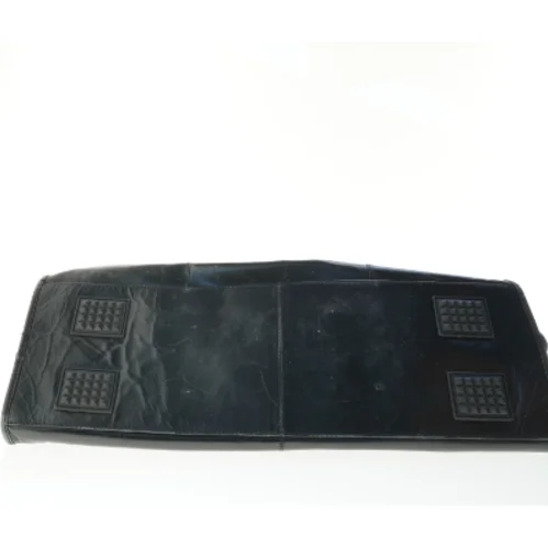 Brugt sort skuldertaske (str. 55 x 20 cm)