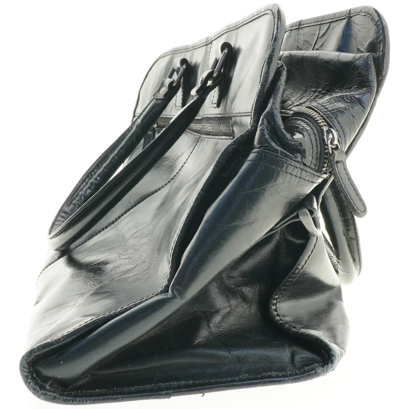 Brugt sort skuldertaske (str. 55 x 20 cm)