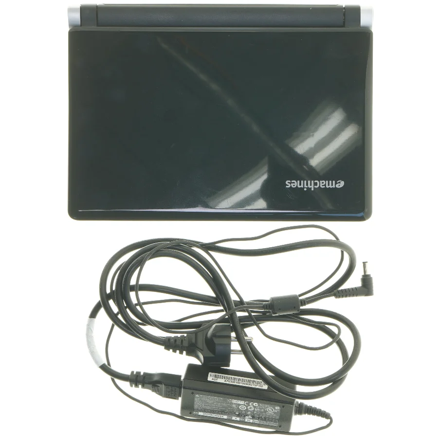 Netbook med oplader og taske fra eMachines (str. 26x19 cm)