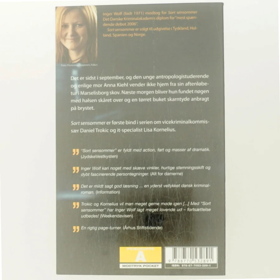 Sort sensommer af Inger Wolf (Bog)