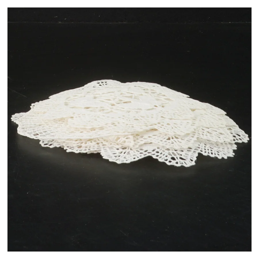 12 stk hæklede dækkeservietter (str. 12 stk 14 cm)