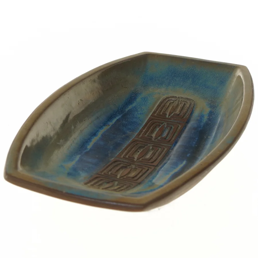 Søholm, Bornholmsk Keramisk fad nummereret 6894/2 (str. 37 cm)