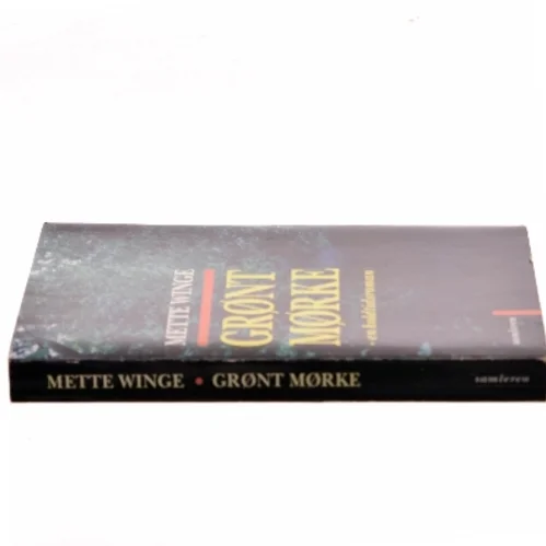 Grønt mørke af Mette Winge (Bog)