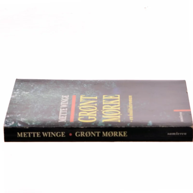 Grønt mørke af Mette Winge (Bog)